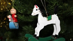 Vedeli ste, že aj vo vianočných ozdobách existujú trendy? Tento rok dominuje najmä vidiecky štýl