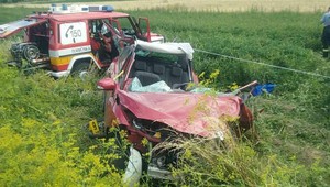 Vážna dopravná nehoda pri Liptovskom Mikuláši. Čelný náraz dvoch vozidiel a cyklistu