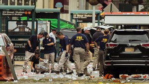 Newyorská polícia zadržala muža podozrivého z bombových útokov