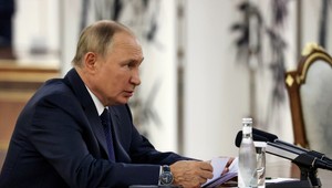 Putin varoval pred jadrovým konfliktom v prípade vyslania vojakov NATO na Ukrajinu