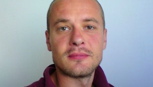 Ďalšia rodina nemôže pochovať syna. Polícia si dáva načas...