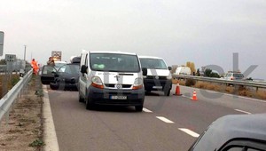 Na ceste R1 našli muža s prestrelenou hlavou