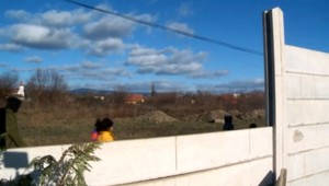 Na chlapca spadol betónový plot. Zomrel na mieste