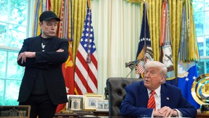 Koniec sporu? Musk sa ospravedlnil Trumpovi za kritické príspevky