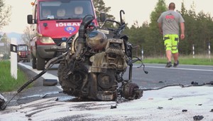 Pri nehode troch áut z jedného vytrhlo motor, za volantom sedel policajt
