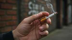 Odmietol mu dať cigaretu a takmer ho to stálo život. Agresor napadol muža boxerom