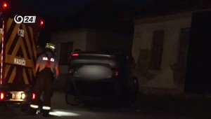 V Prešove skončilo auto na streche. Vodič pod vplyvom nafúkal takmer dve promile