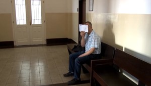 Sexuálny predátor vydieral intímnymi fotografiami 11-ročné dievča