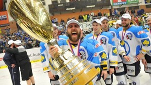 Straka (40) dopísal svoju rozprávku a má prvý titul