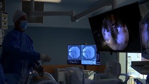 Unikátna operácia na Slovensku:  Endoskopický zákrok vyskočenej platničky