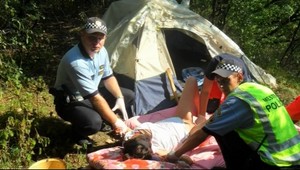 Bezdomovkyňa porodila v kríkoch, čo bude s bábätkom?