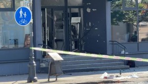 V Kežmarku nadránom vybuchol bankomat. V centre mesta boli rozmetané bankovky