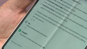 Koaliční poslanci podozrievajú opozičných z toho, že im radí umelá inteligencia