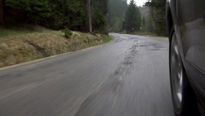 Tankodrom na Kysuciach. Na strome sa objavila výstižná značka