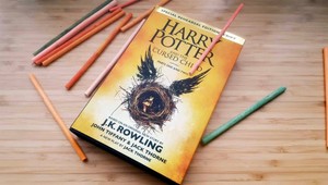 Harry Potter mánia je opäť tu. O polnoci stáli v radoch stovky nadšencov