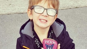 Syna chcela potešiť farebným lakom na vlasy: Neuveríte, čo mu omylom dala na hlavu!