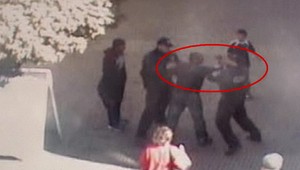 VIDEO: Policajt dostal päsťou od opitého Róma...