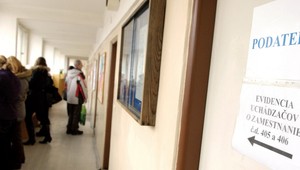 Miera nezamestnanosti prvýkrát v histórii klesla pod päť percent