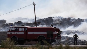 AUTENTICKÉ ZÁBERY. V Zlatých Klasoch horela skládka