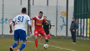 Nádherný gól! Škoda, že do vlastnej... Ak by to chcel do súperovej, je tam do rána!