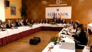 Ministri zasadali v Kežmarku. Ani premiérová nehoda im nezabránila v rokovaniach