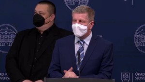 Odkaz Lengvarského bývalým premiérom: Nebláznite a dajte sa zaočkovať