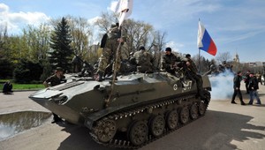 Situácia na Ukrajine sa vyostruje, do miest na východe vtrhli tanky