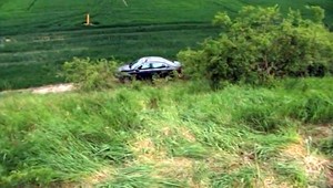 Mladík (26) zletel so svojim autom do priekopy, skončil v nemocnici