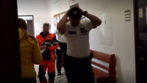 Policajti kontrolovali alkohol na cestách. Za mrežami skončil aj vodiča sanitky