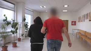 Obvinený zo znásilnenia 15-ročnej zostáva vo väzbe. Rodičia hovoria o nespravodlivosti