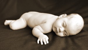 Bábätká po narodení vážia a merajú. Bolí to?