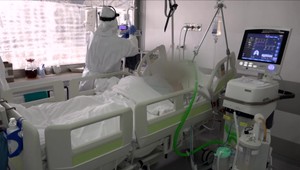 Lekárom opäť hrozí, že budú musieť vyberať, koho nechajú na pľúcnej ventilácii