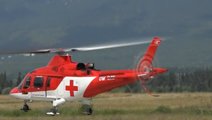 52-ročného muža zavalil traktor. Zasahovať musel aj vrtuľník