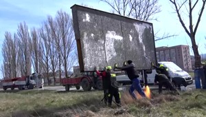 Nelegálne bilbordy išli k zemi. Reklamnému smogu odzvonilo