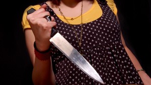 Matke sa vyhrážala s nožom v ruke. Jedna omáčka ju mohla stáť život