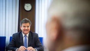 Kauza u Lajčáka: Poslanci si vyžiadali ďalšie zmluvy