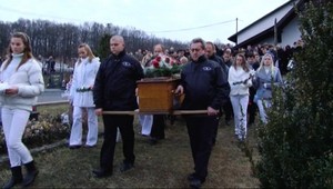 Telá obetí zo zrúteného Airbusu sú doma. Arnolda (†33) pochovali