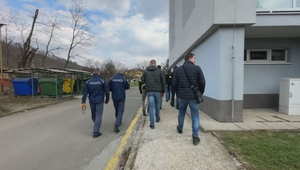 Kukláči zadržali lekára priamo v nemocnici. Súd mu vymeral trest