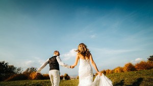 Obchod s bielym mäsom, policajti vtrhli na svadbu a prekazili ju