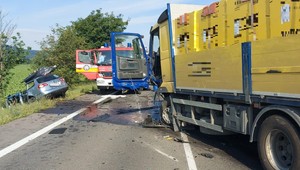 Tragická nehoda: Vodič auta sa zrazil s kamiónom, zrážku neprežil