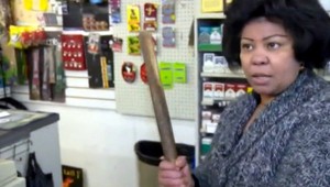 Predavačka odohnala zlodeja palicou, zachránila si tržbu