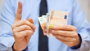 Dane znižovať Heger na pomoc podnikateľom nechce. Riešením môže byť posilnenie spotreby Slovákov