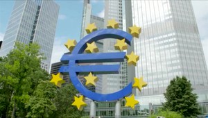 Kritériá na vstup do eurozóny sú prísne. Nespĺňajú ich ani krajiny, ktoré v nej už sú