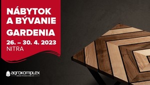 Do Nitry za nábytkom a kvetmi