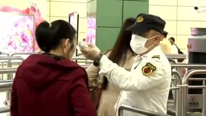 Odletieť, či zostať doma? Pre koronavírus šíriaci sa z Číny obavy Slovákov rastú a váhajú nad dovolenkami