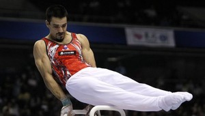 Piasecký s olympijskou zostavou v Gente na bradlách 8.