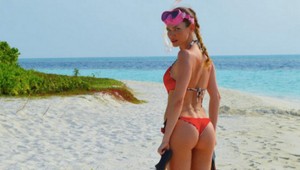 Verešová provokuje na Maledivách v mikroplavkách