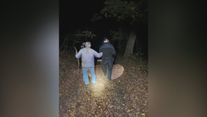Zmizol v hustom lese, no záchranári ho našli včas. Pátranie po hubárovi (75) malo šťastný koniec