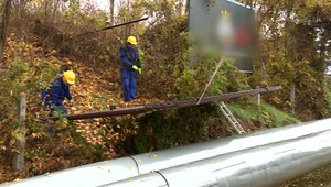 Mesto začalo s odstraňovaním nelegálnej reklamy