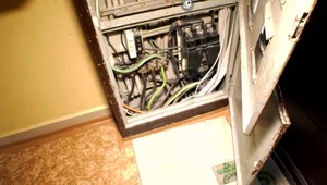 Po zásahu elektrickým prúdom prišiel o život otec dvoch detí. Na montáži bol v čase voľna